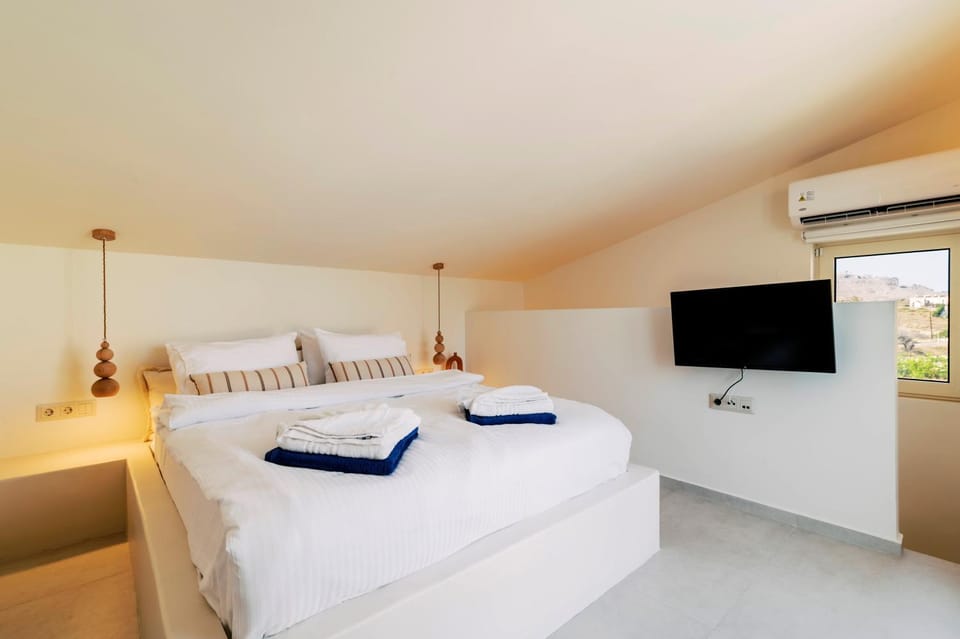 Property building, Bed, Beach, Bedroom, wardrobe