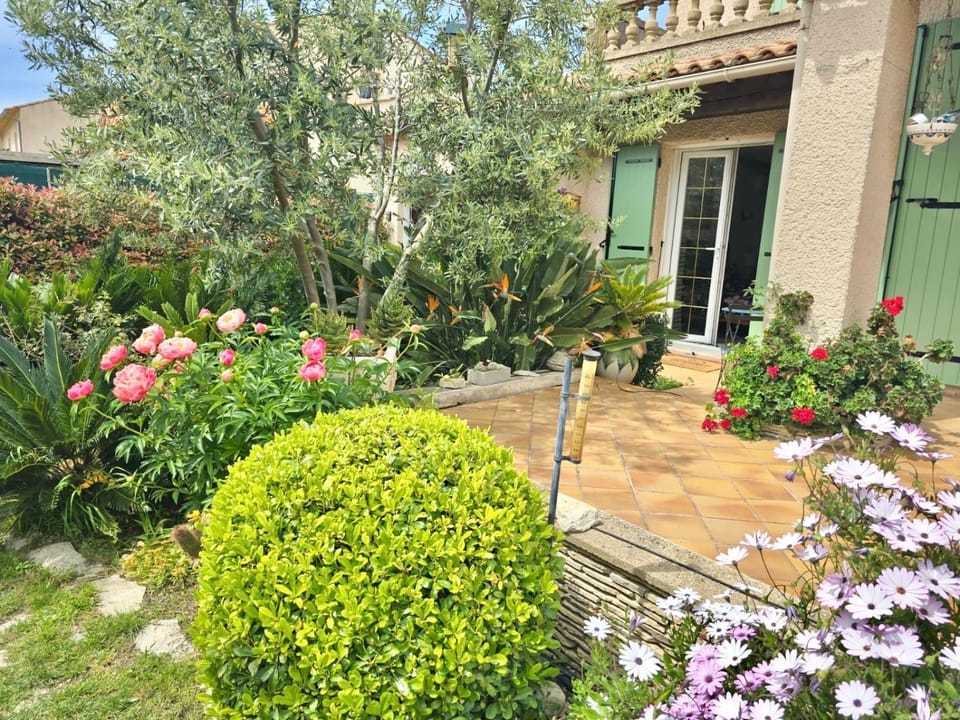 Studio Soleil - Piscine, Parking, Jardin, Calme, Wifi, 2 personnes Apartment in Provence-Alpes-Côte d'Azur