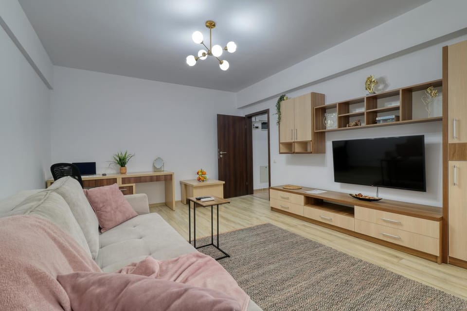 Communal lounge/ TV room, TV and multimedia, Living room, Seating area, Evening entertainment