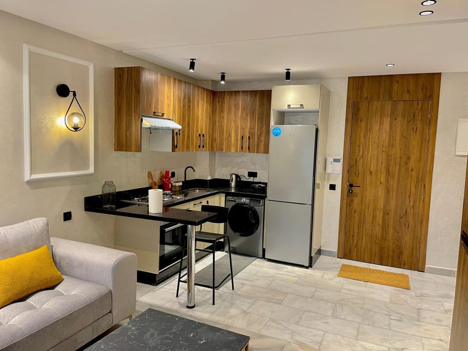 Kitchen or kitchenette, Living room, Seating area, Dining area, minibar, oven, wardrobe
