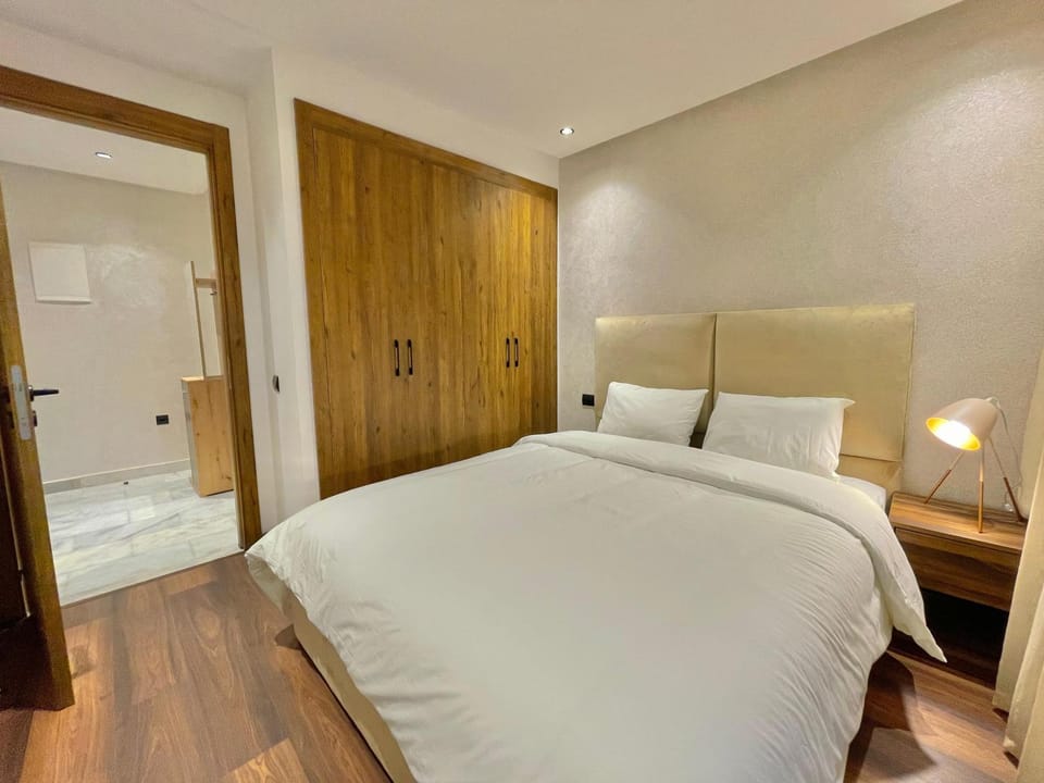 Bed, Bathroom, Photo of the whole room, Bedroom, wardrobe