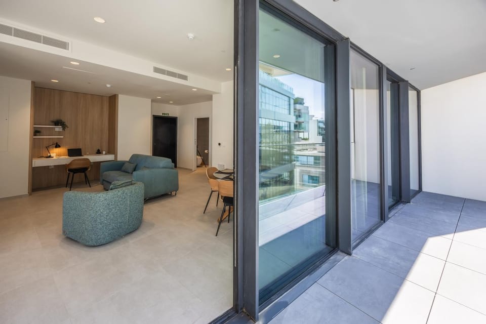 Cityscape Residence in Mercury Tower Apartment in Saint Julians