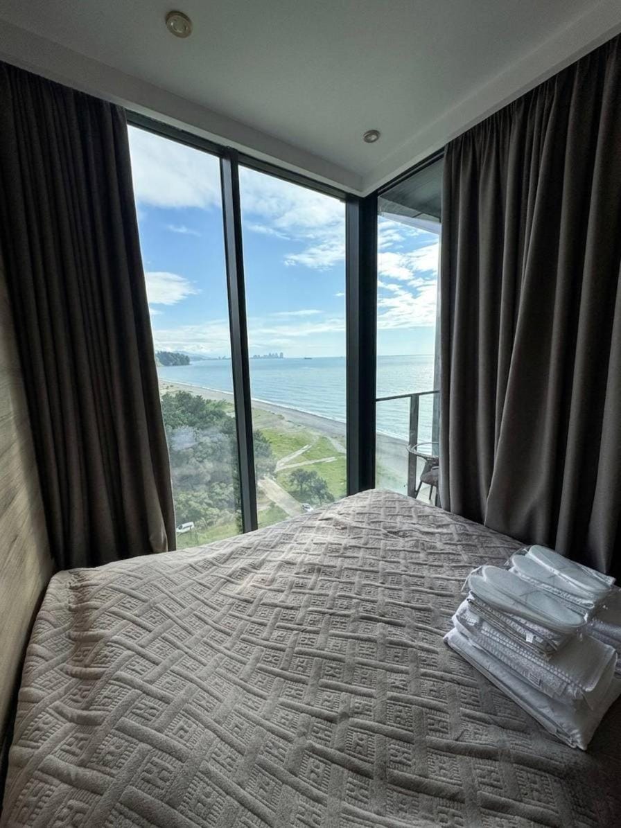 Bed, Photo of the whole room, Bedroom, Mountain view, Sea view