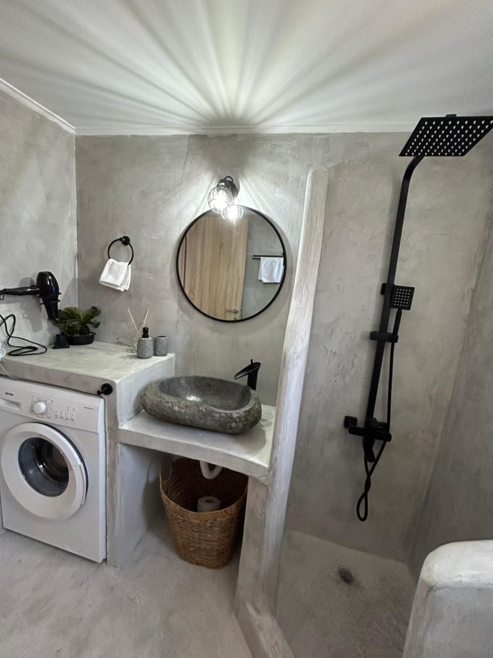 Bathroom, towels, washing machine