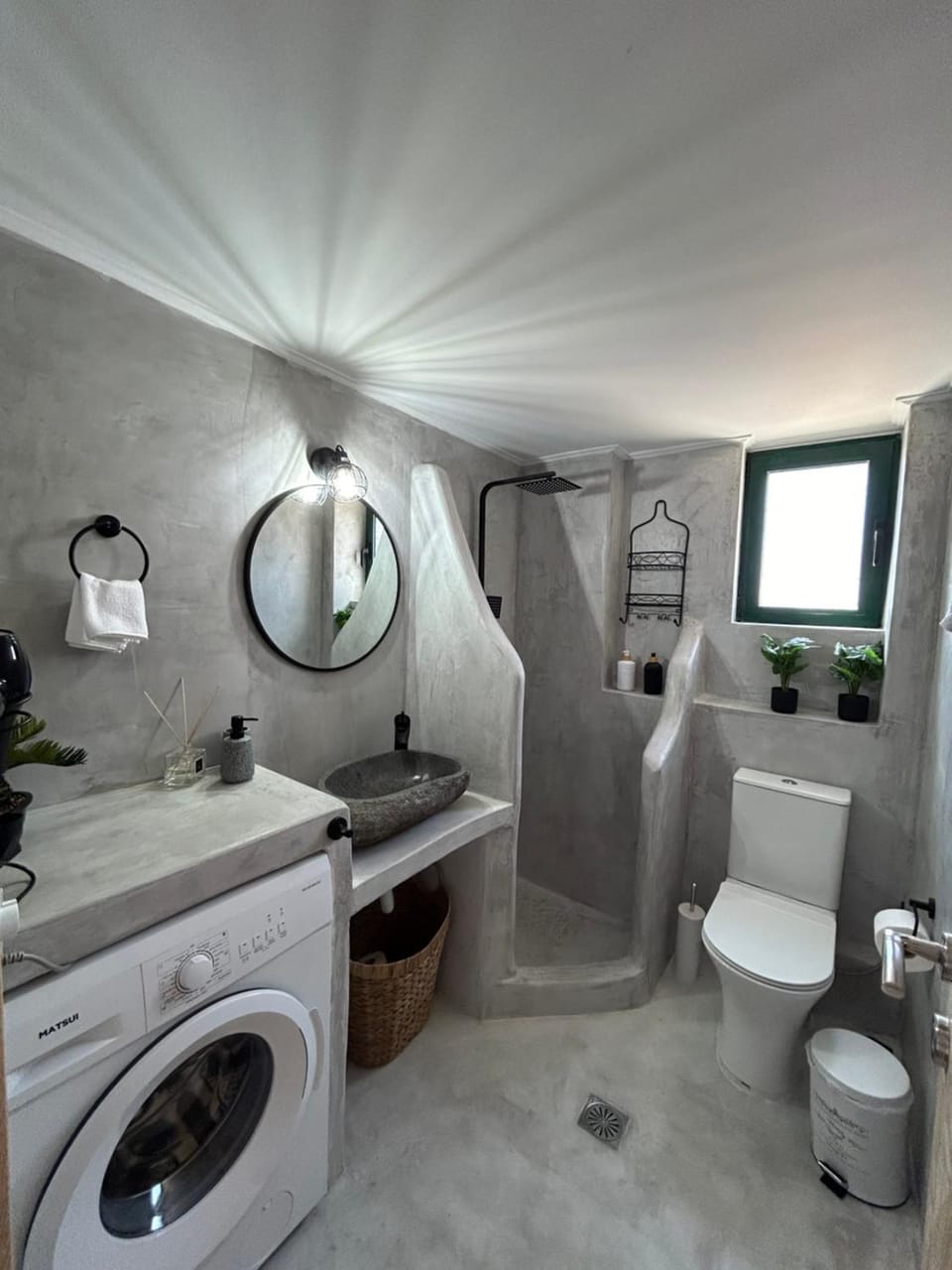 Shower, Toilet, towels, washing machine