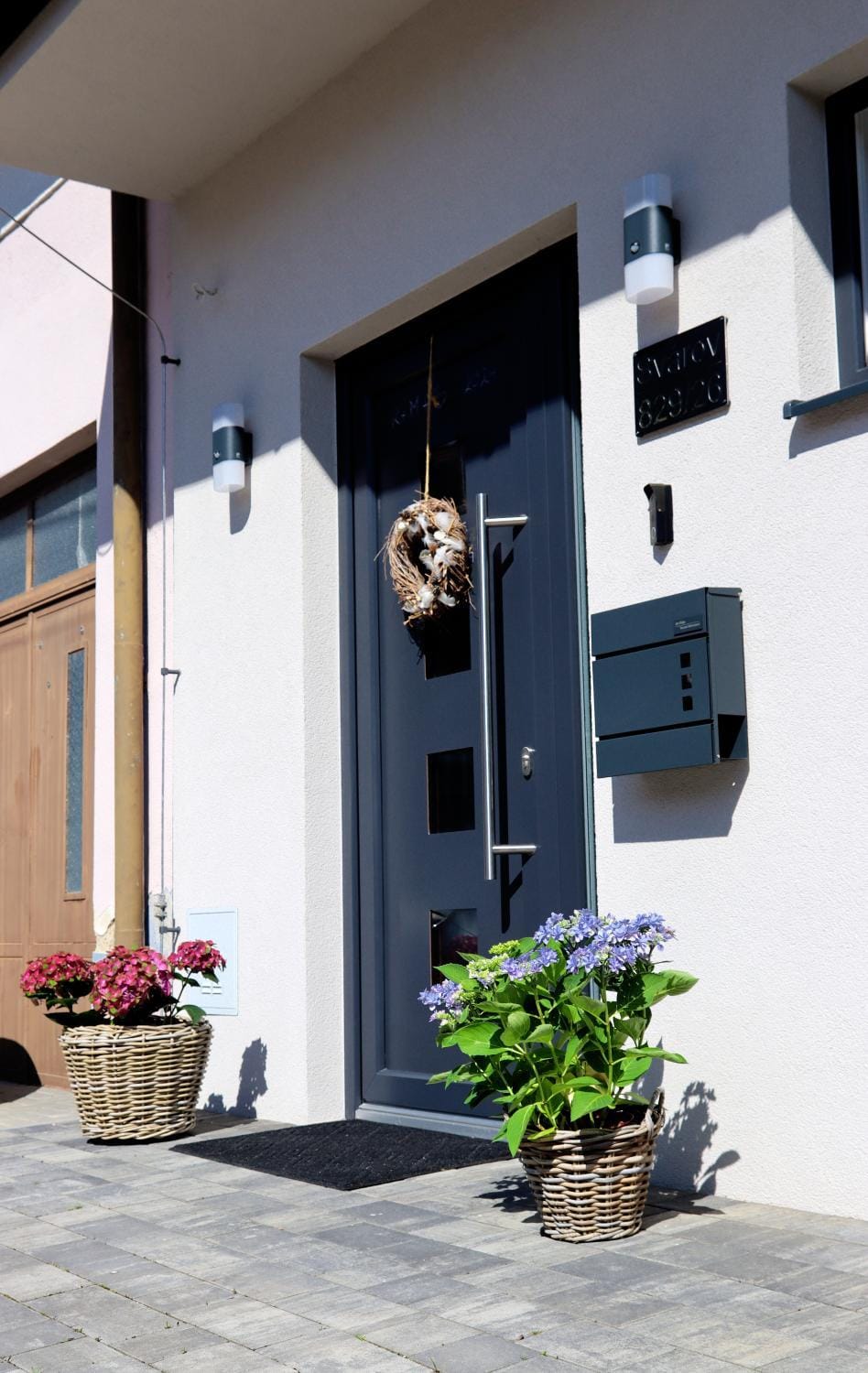 Facade/entrance