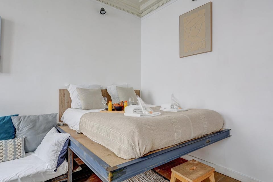 Bed, Bedroom, towels