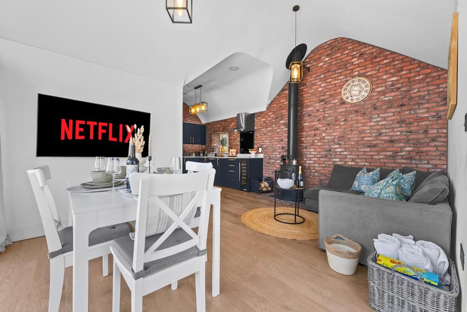 TV and multimedia, Living room, Dining area