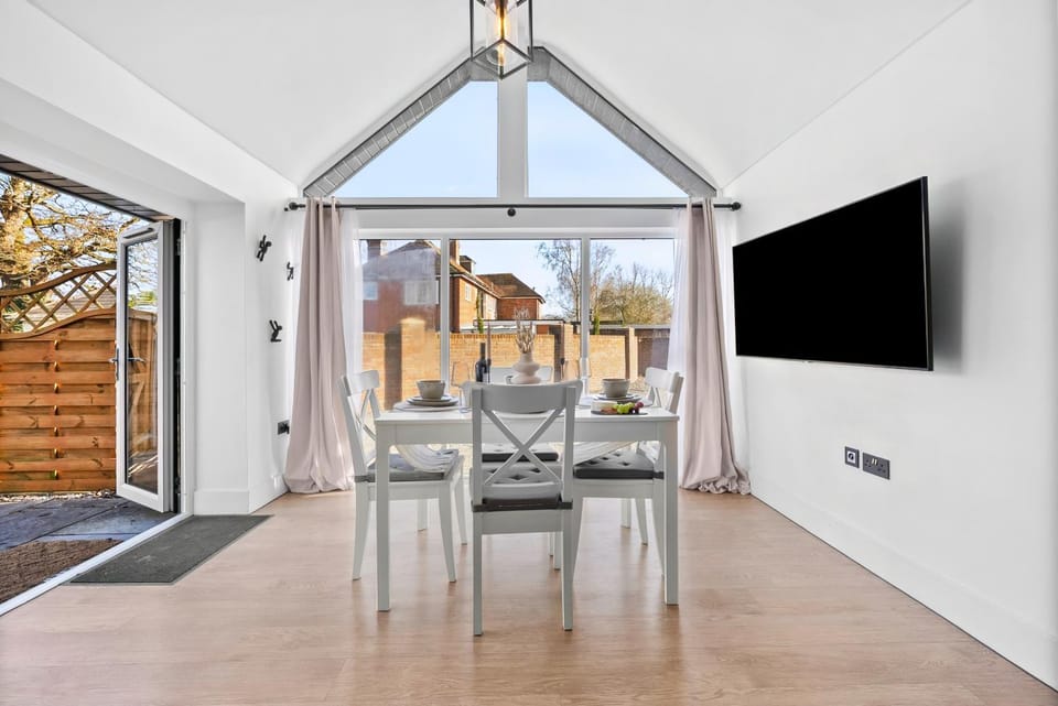TV and multimedia, Dining area