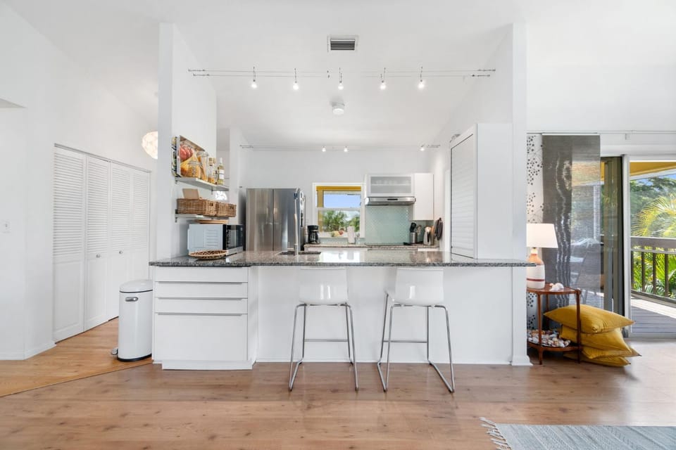 Bonita Beach Getaway, 2 Bed, 2 Bath Couples Beach Escape House in Bonita Springs