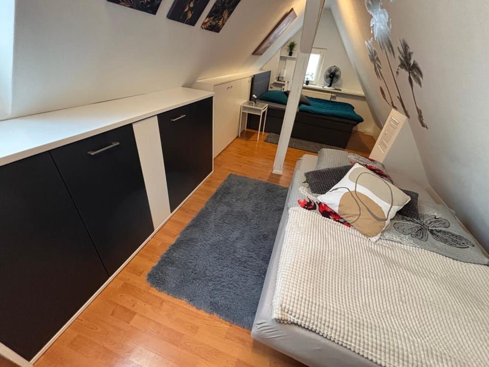 Bed, Photo of the whole room, Seating area, Bedroom