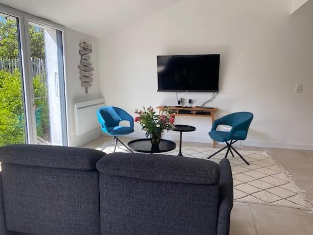 Communal lounge/ TV room, Living room