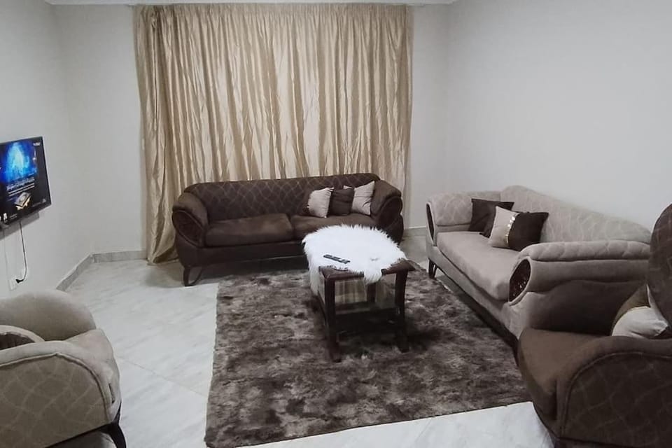 TV and multimedia, Living room, Seating area, Evening entertainment