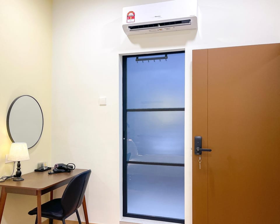Bedroom, air conditioner