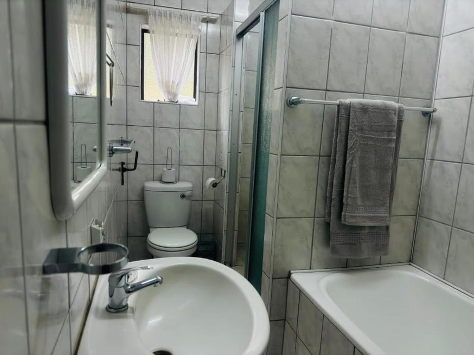 Shower, Toilet, Bathroom, Bath