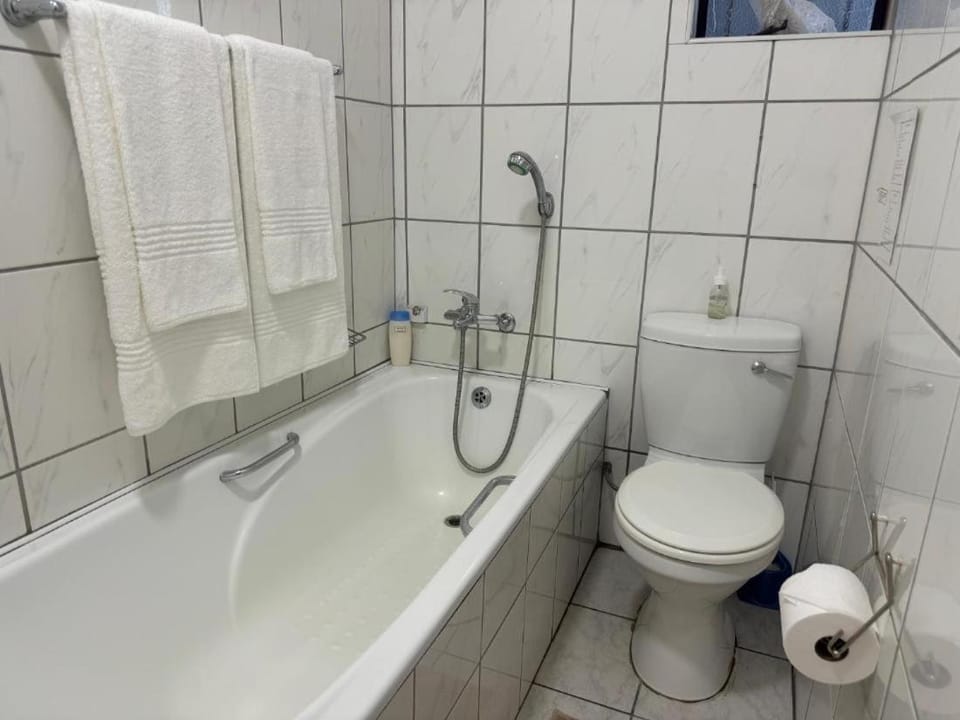 Shower, Toilet, Bathroom, Bath