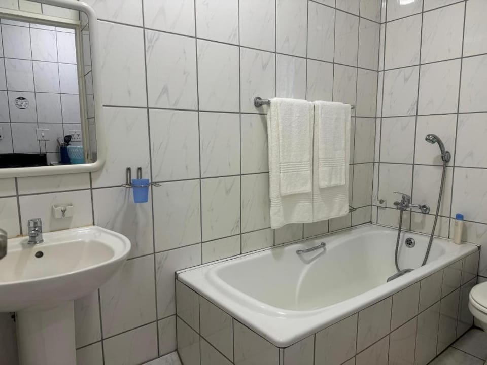 Shower, Toilet, Bathroom, Bath