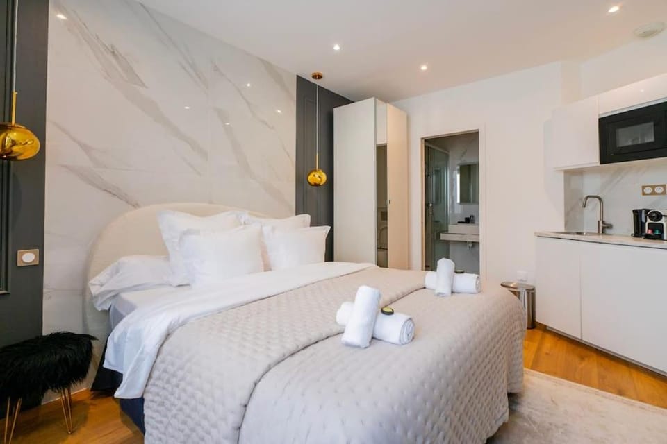 Bed, Kitchen or kitchenette, Photo of the whole room, Bedroom