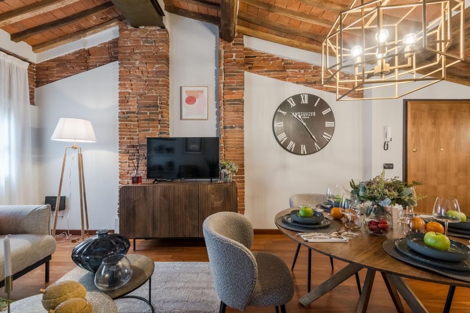 Dorina Penthouse 2 bedrooms 2 bathrooms in Lucca Apartment in Capannori