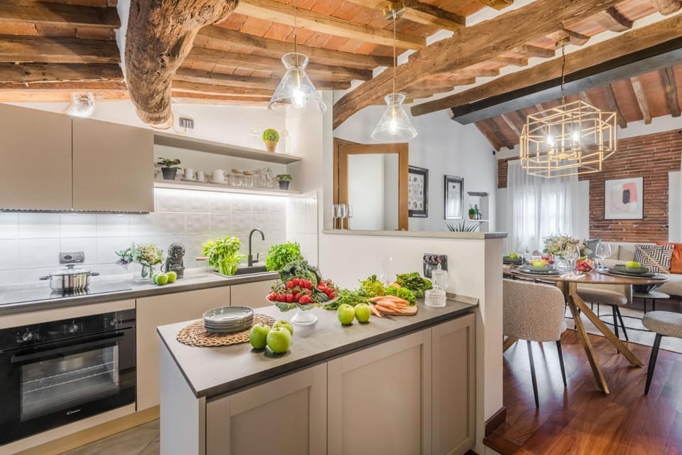 Dorina Penthouse 2 bedrooms 2 bathrooms in Lucca Apartment in Capannori