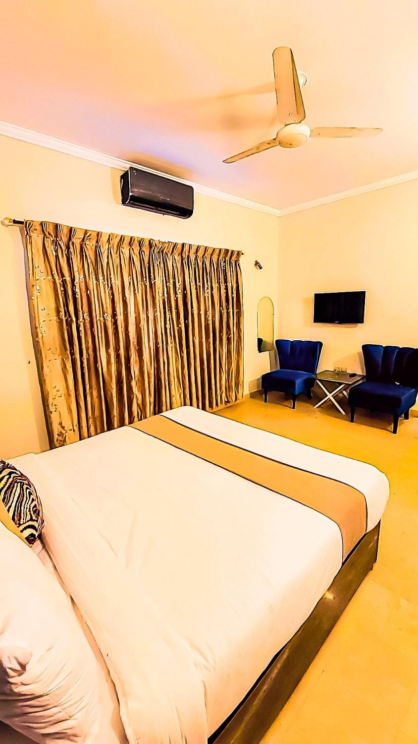 Bed, Photo of the whole room, Seating area, Evening entertainment, air conditioner