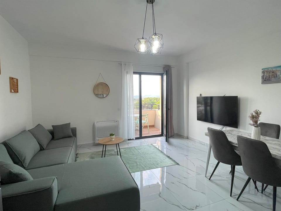 Communal lounge/ TV room, TV and multimedia, Living room, Dining area, Evening entertainment