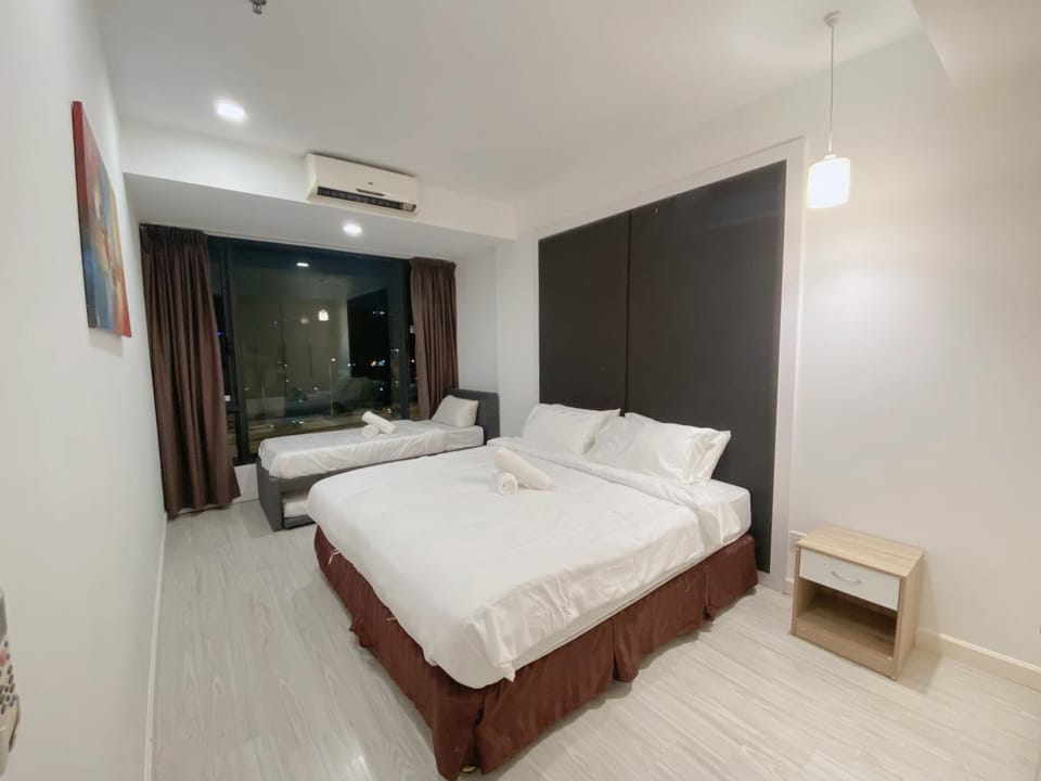 Bed, Photo of the whole room, Bedroom, towels, wardrobe, air conditioner