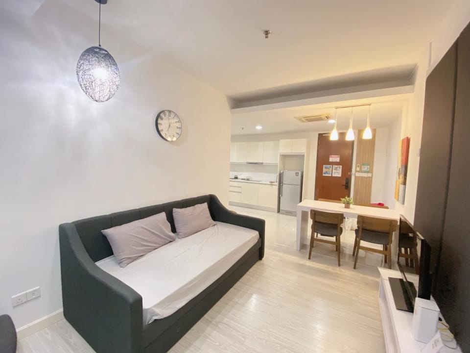 TV and multimedia, Living room, Seating area, Dining area, Bedroom