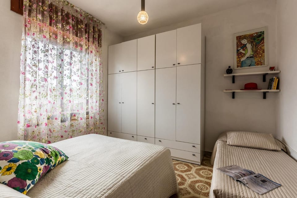 Bed, Photo of the whole room, Bedroom, wardrobe