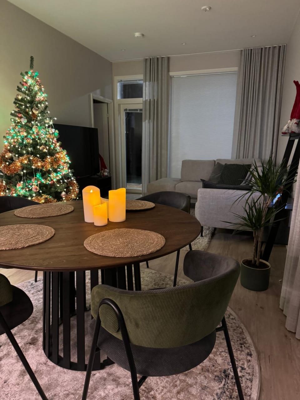 Living room, Seating area, Dining area