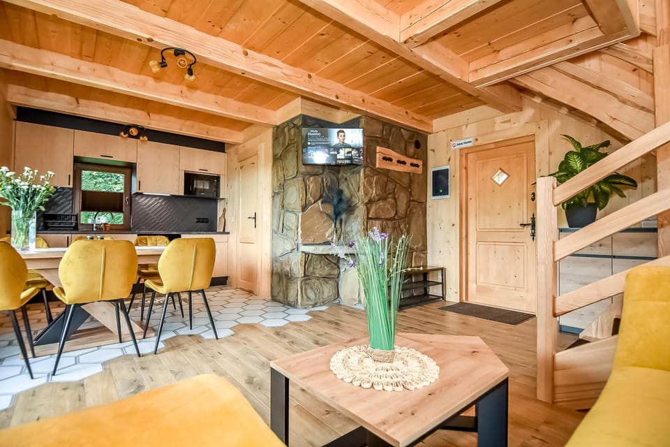 TV and multimedia, Kitchen or kitchenette, Living room, Seating area, Dining area