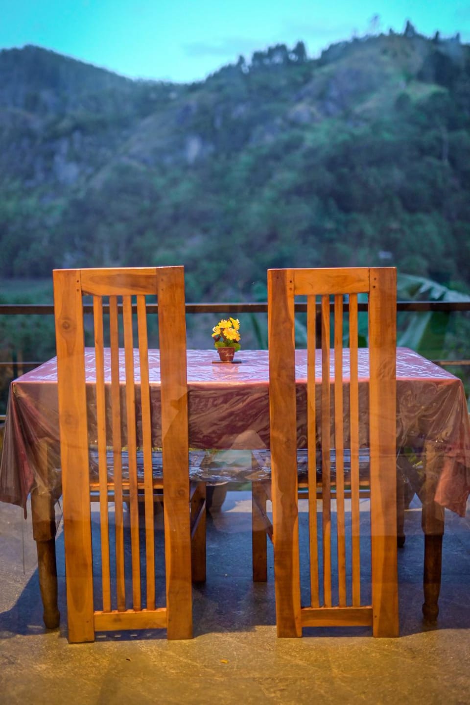 Natural landscape, View (from property/room), Balcony/Terrace, Dining area, Mountain view