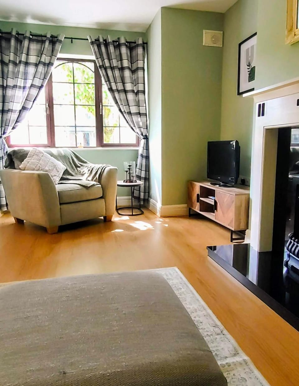 Communal lounge/ TV room, TV and multimedia, Living room, Seating area, Evening entertainment