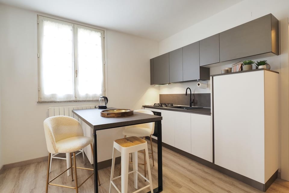 Kitchen or kitchenette, Dining area, dishwasher, oven, stove