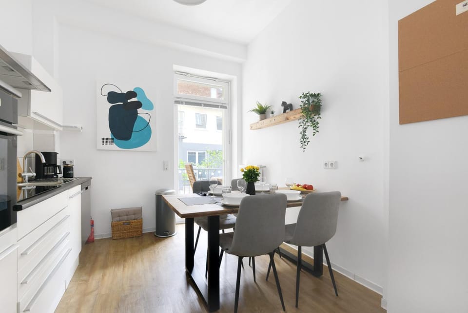 Kitchen or kitchenette, Dining area, Lunch, dishwasher, stove