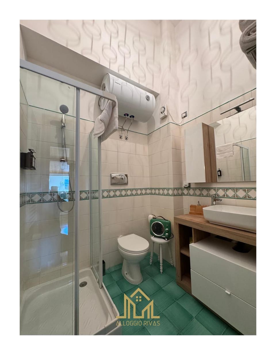 Shower, Toilet, Bathroom, bidet, towels