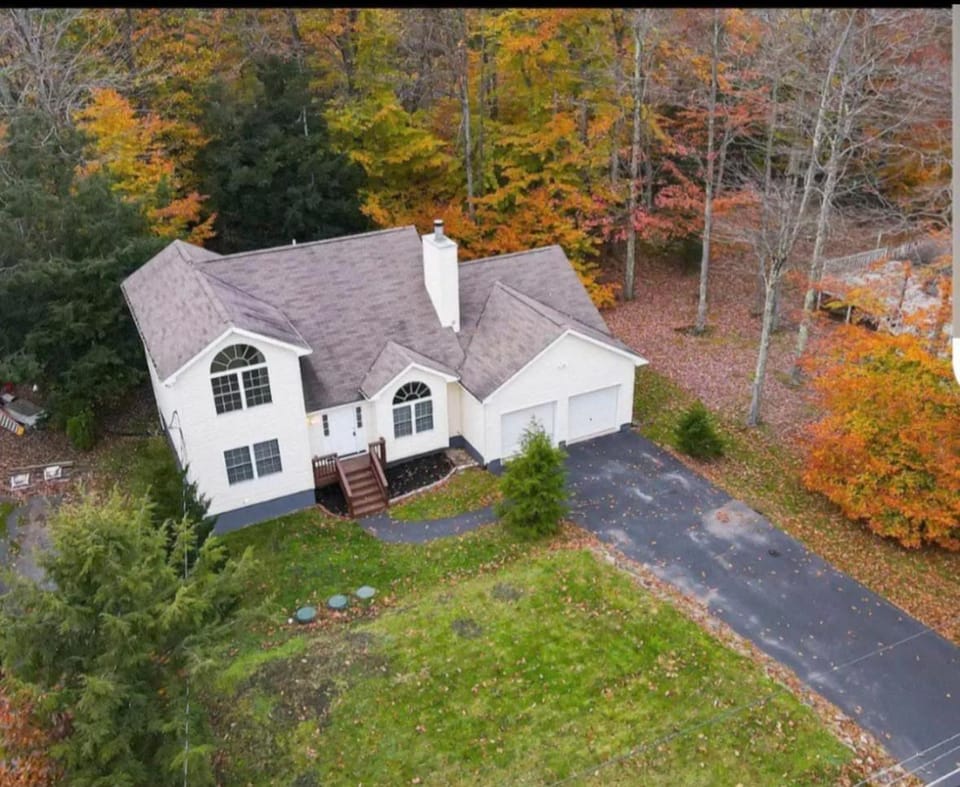 Perfect House in Pocono with hot tub and sauna steam House in Coolbaugh Township