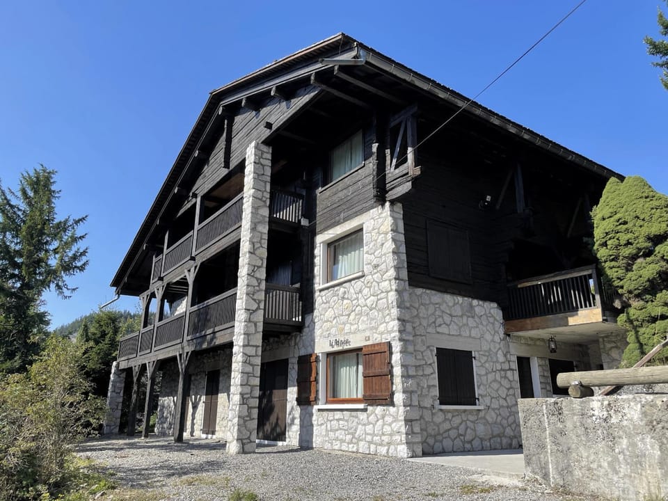 Property building, Facade/entrance, Off site