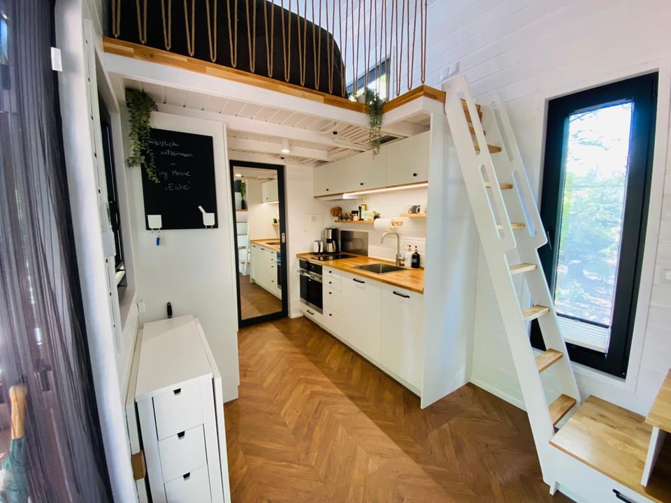 Kitchen or kitchenette, oven, stove
