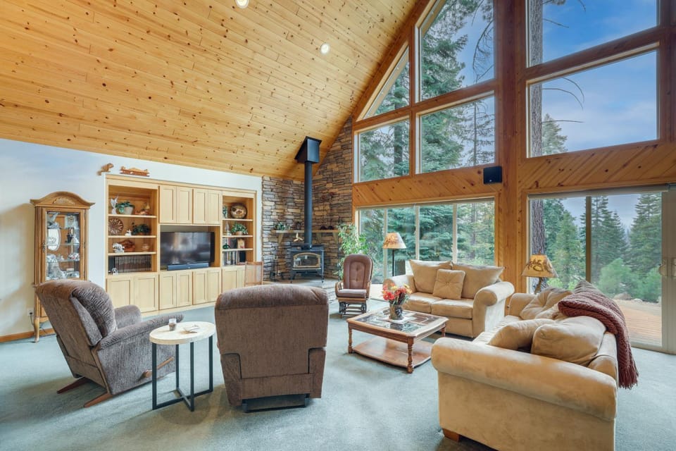 Cozy Chester Home with Patio and Lake Access! House in Lake Almanor West