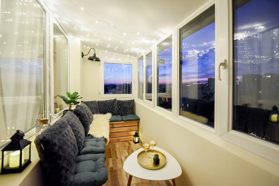 View (from property/room), Living room, Seating area, Dining area