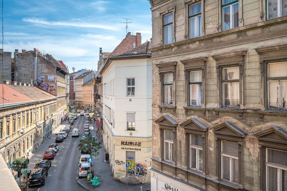 Neighbourhood, Street view