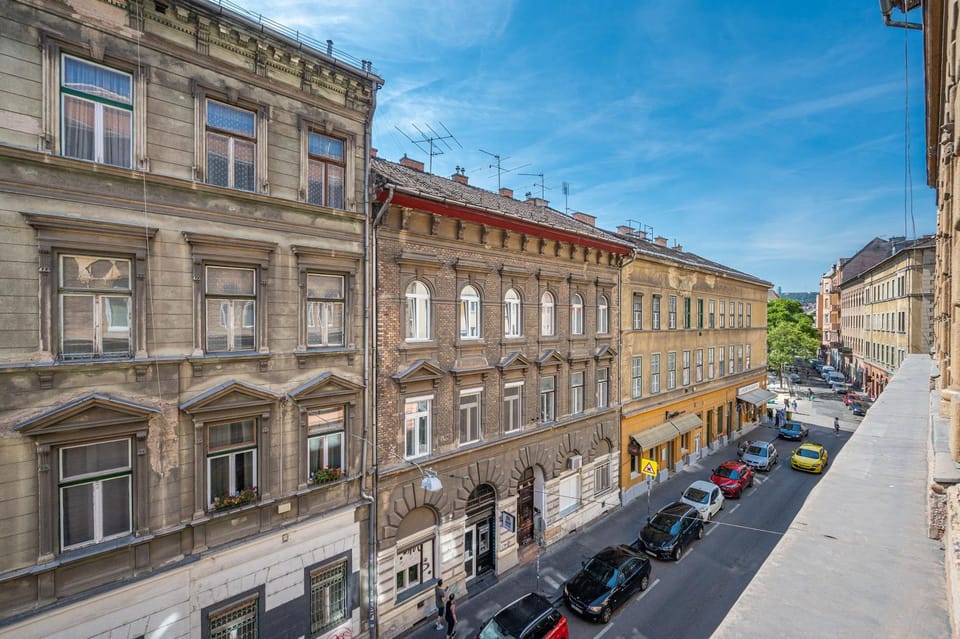 Property building, Neighbourhood, Parking