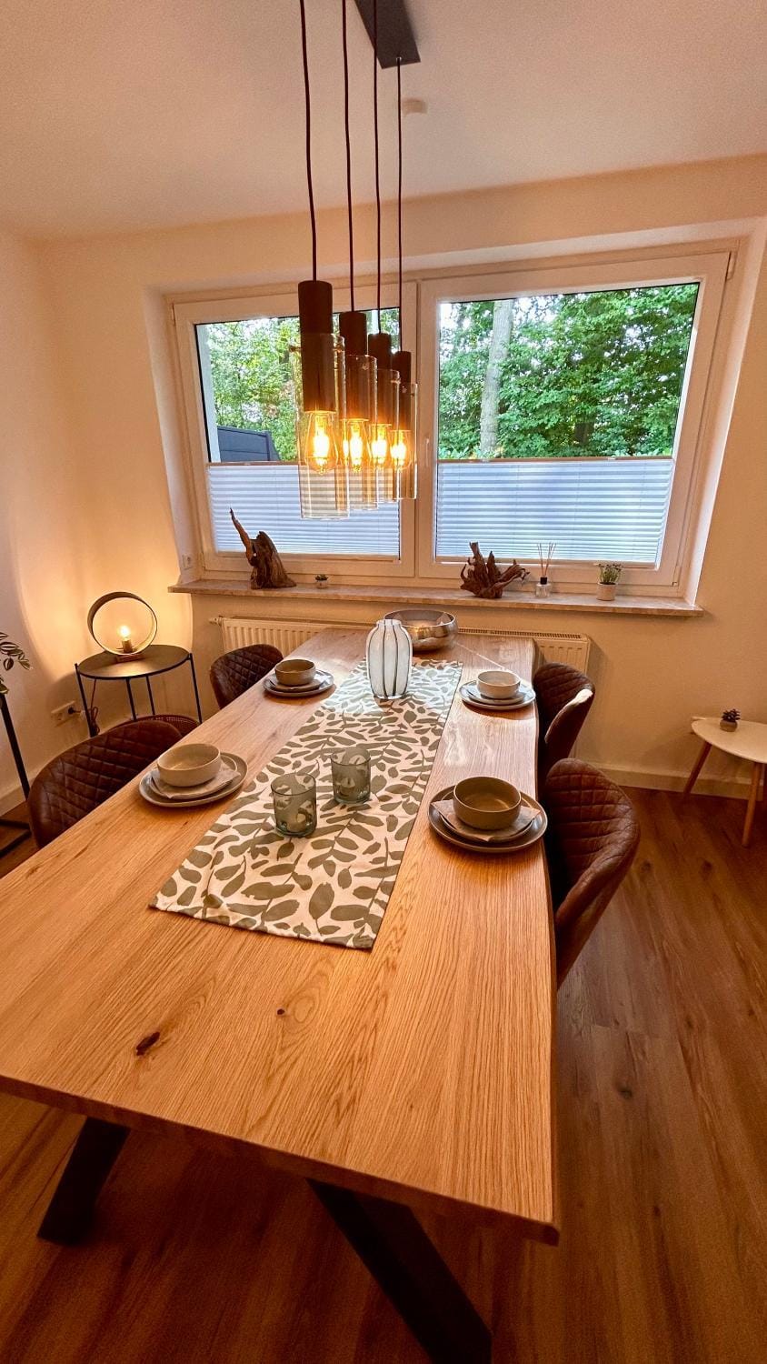 Dining area, Food