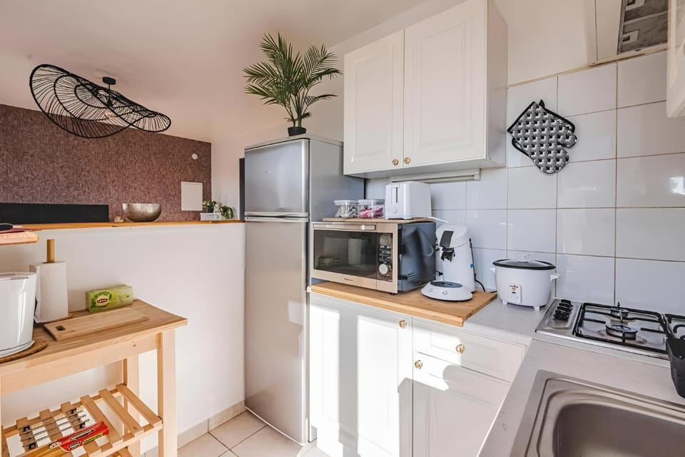 Kitchen or kitchenette, kitchen