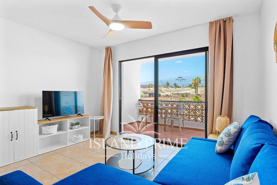 TV and multimedia, Balcony/Terrace, Living room, Seating area