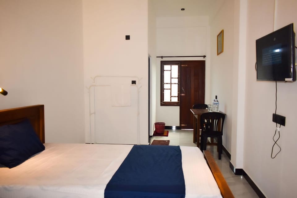 TV and multimedia, Photo of the whole room, air conditioner