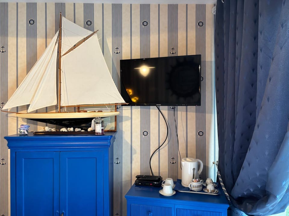 La maison bleue Bed and Breakfast in Nouvelle-Aquitaine