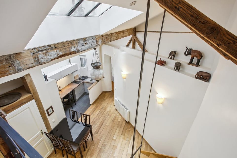Kitchen or kitchenette, Dining area, stove