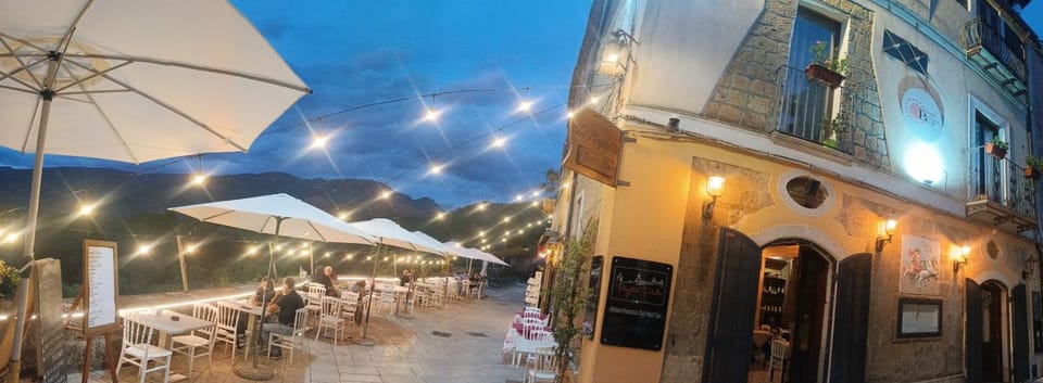 Patio, Restaurant/places to eat, Location